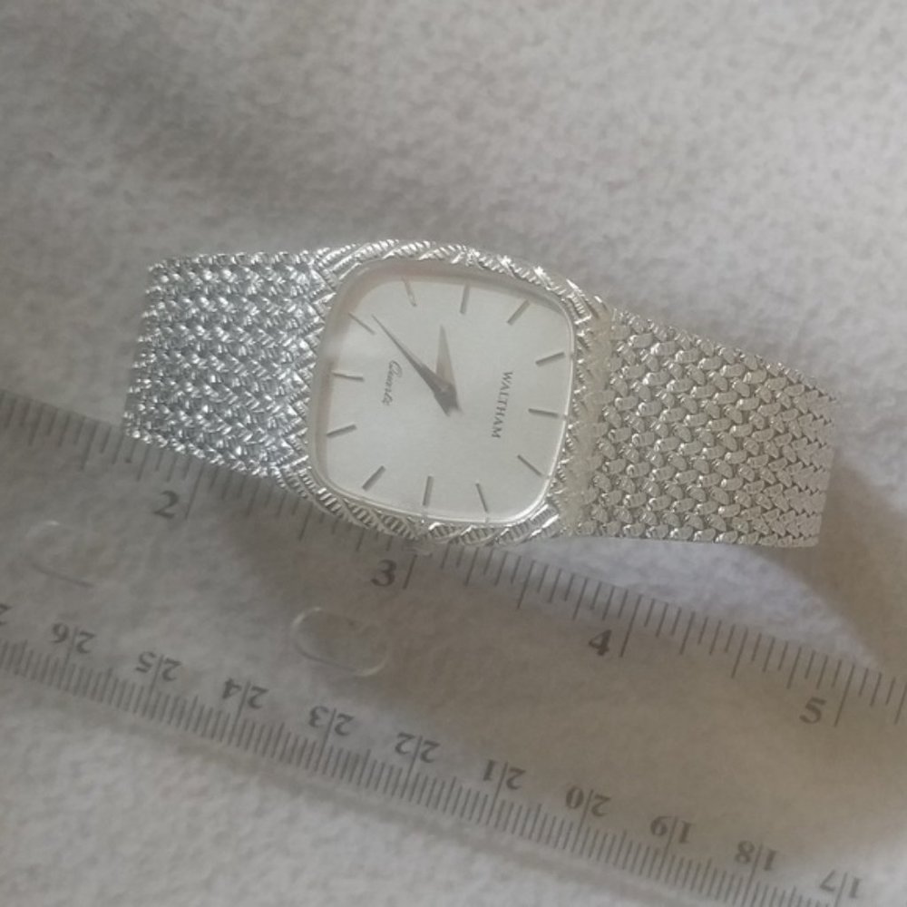 Vintage Waltham silver quartz watch time piece - Picture 2 of 9